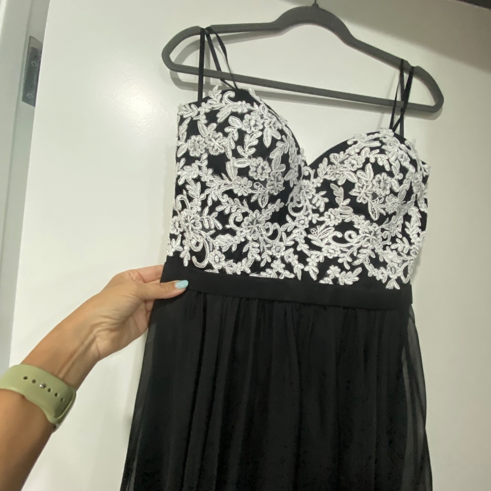 Cache Elegant Gown - image 3